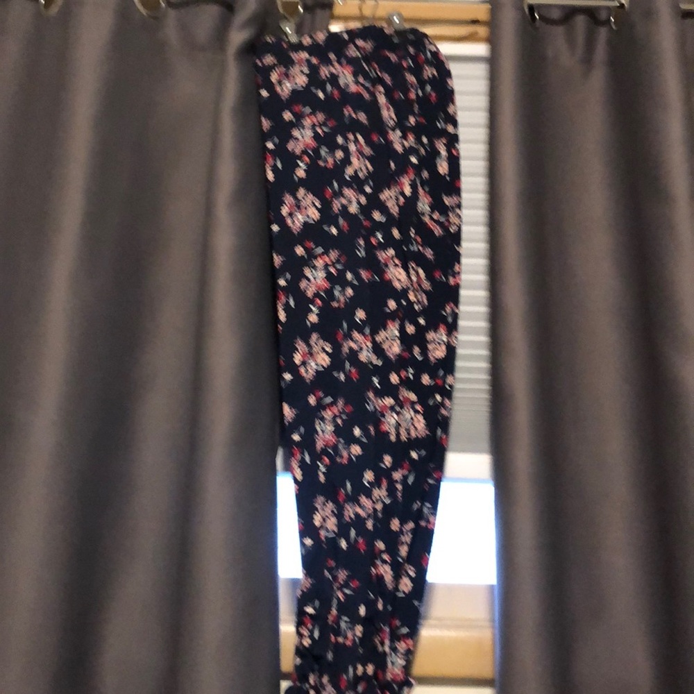 Floral rouched ankle pants
